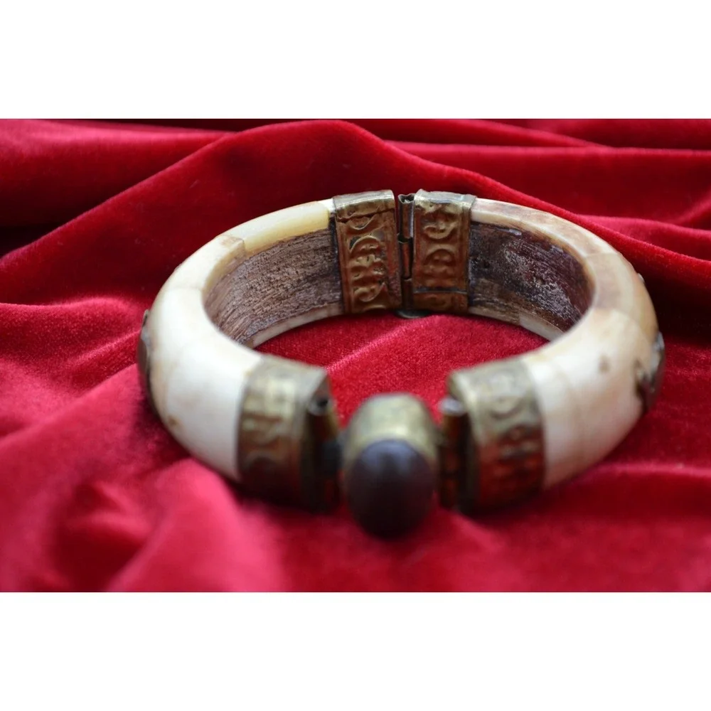 Vintage Bone Brass Elephant Bangle Bracelet Hinged Tribal Ethnic Boho Cream